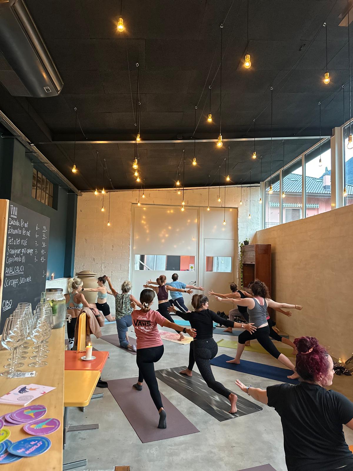 yoga e vino da Manimatte